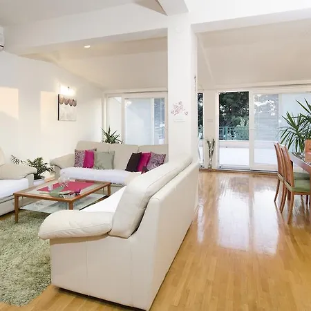 Urban * Макарська