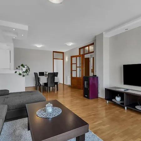 Urban Макарська