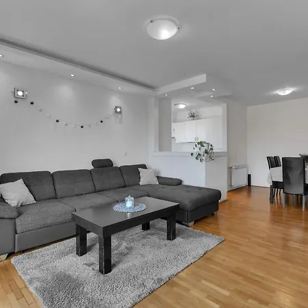 Urban Apartment *