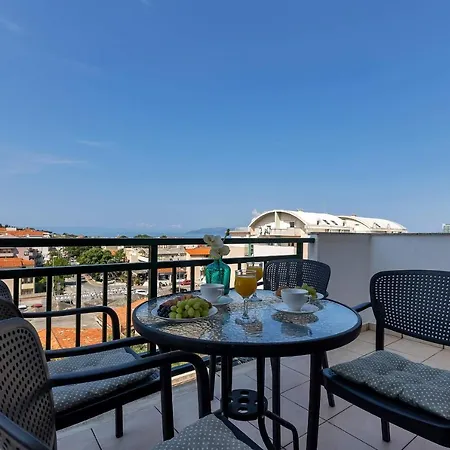 Urban Lägenhet Makarska