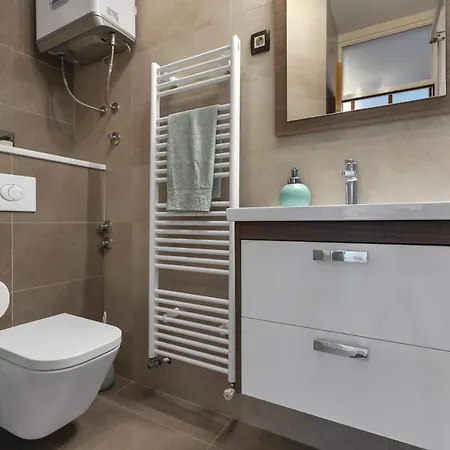 Urban Lägenhet Makarska